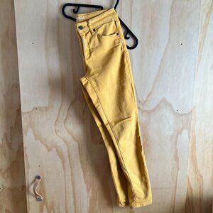 Universal Thread Yellow-Washed Denim High Rise Skinny Jeans Size 2/26R